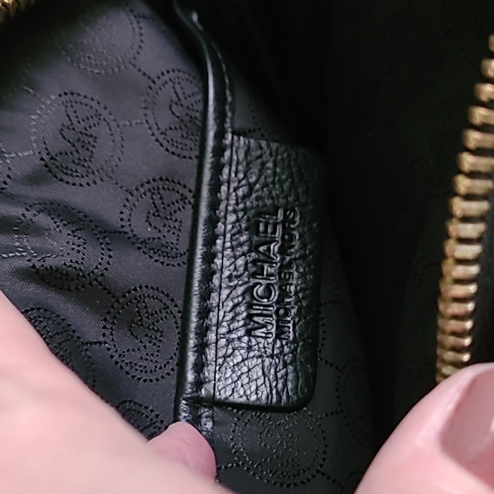 Michael Kors Leather Messenger Bag ❤️ - Picture 7 of 8